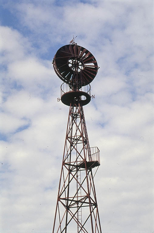Détail de la partie supérieure. © Jean-Luc Duthu / Région Bourgogne-Franche-Comté, Inventaire du patrimoine - 2002