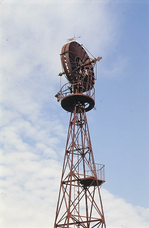Détail de la partie sommitale. © Jean-Luc Duthu / Région Bourgogne-Franche-Comté, Inventaire du patrimoine - 2002