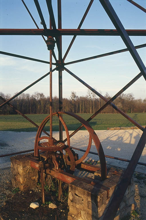 Détail de la pompe. © Jean-Luc Duthu / Région Bourgogne-Franche-Comté, Inventaire du patrimoine - 2002