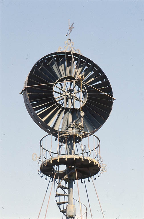 Détail de la partie supérieure. © Jean-Luc Duthu / Région Bourgogne-Franche-Comté, Inventaire du patrimoine - 2002