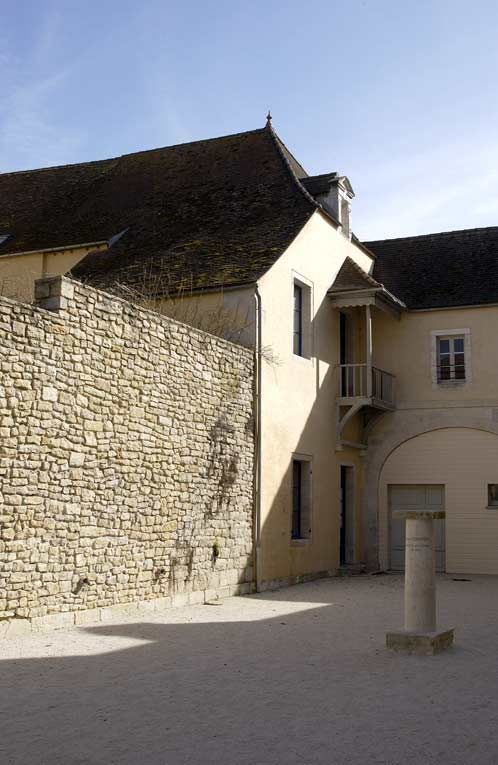 Cour dite des cuisines : la boulangerie (au sud de la cour). © Michel Thierry / Région Bourgogne-Franche-Comté, Inventaire du patrimoine - 2003