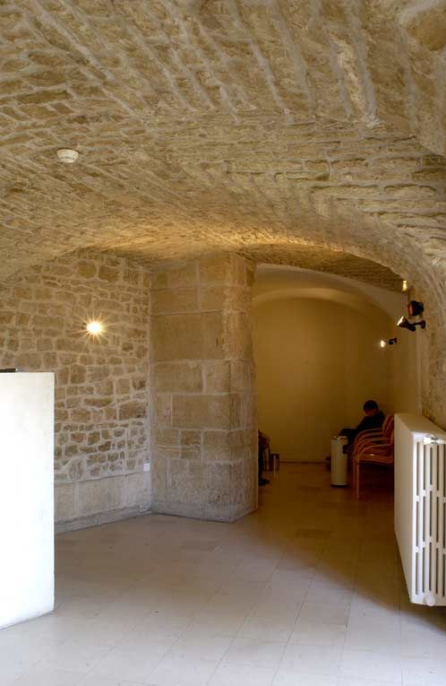 Passage voûté construit contre l'abside de la chapelle. © Michel Thierry / Région Bourgogne-Franche-Comté, Inventaire du patrimoine - 2003
