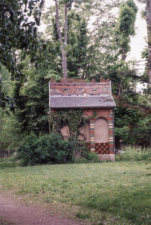 Chapelle du jardin : façade latérale. © Jean-Luc Duthu / Région Bourgogne-Franche-Comté, Inventaire du patrimoine - 2003