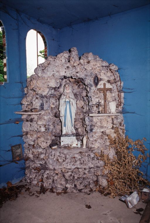 Chapelle : grotte de Lourdes. © Jean-Luc Duthu / Région Bourgogne-Franche-Comté, Inventaire du patrimoine - 2003