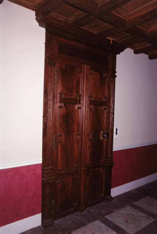 Rez-de-chaussée : boiseries du couloir. © Jean-Luc Duthu / Région Bourgogne-Franche-Comté, Inventaire du patrimoine - 2003