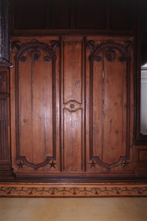 Premier étage : seconde salle, boiseries et frise du plafond peint. © Jean-Luc Duthu / Région Bourgogne-Franche-Comté, Inventaire du patrimoine - 2003