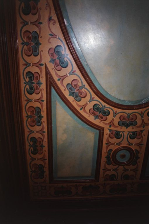 Plafond peint de la salle du premier étage. © Jean-Luc Duthu / Région Bourgogne-Franche-Comté, Inventaire du patrimoine - 2003