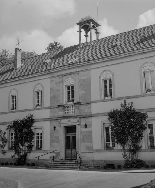 Partie centrale de la façade sur jardin. © Jean-Luc Duthu / Région Bourgogne-Franche-Comté, Inventaire du patrimoine - 2003