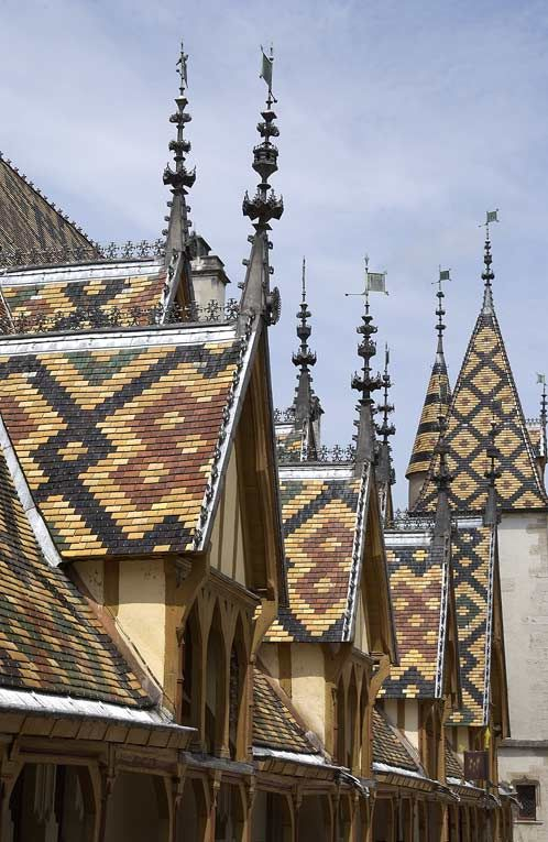 Grande aile sur cour : détail des lucarnes. © Michel Thierry / Région Bourgogne-Franche-Comté, Inventaire du patrimoine - 2003