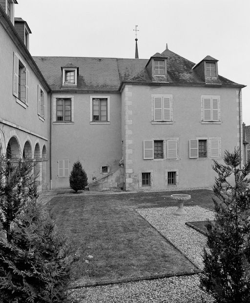 Elévation sur la cour d'honneur de l'aile ouest du bâtiment principal. © Jean-Luc Duthu / Région Bourgogne-Franche-Comté, Inventaire du patrimoine - 2003