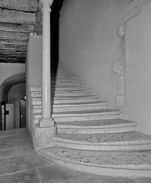 Vue de l'escalier du cloître. © Jean-Luc Duthu / Région Bourgogne-Franche-Comté, Inventaire du patrimoine - 2003