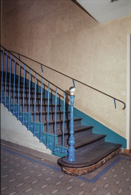 Bâtiment principal, rez-de-chaussée de l'aile des militaires, escalier. © Jean-Luc Duthu / Région Bourgogne-Franche-Comté, Inventaire du patrimoine - 2003
