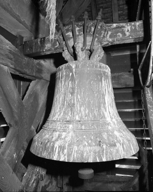 Cloche fondue en 1938 par les fils de G. Paccard à Annecy-le-Vieux (pour remplacer celle de 1813 félée), face postérieure. © Michel Rosso / Région Bourgogne-Franche-Comté, Inventaire du patrimoine - 2003
