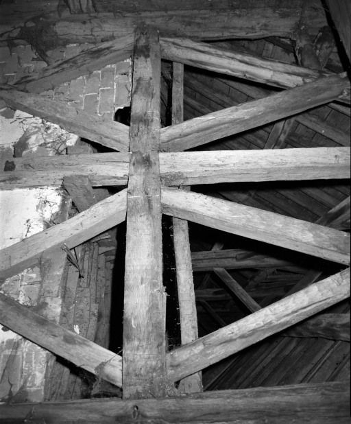 Comble : charpente du beffroi, côté nef. © Michel Rosso / Région Bourgogne-Franche-Comté, Inventaire du patrimoine - 2003