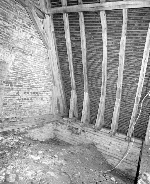 Comble du choeur, angle avec le mur de la nef. © Michel Rosso / Région Bourgogne-Franche-Comté, Inventaire du patrimoine - 2003