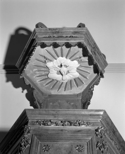 Plafond de l'abat-voix. © Michel Rosso / Région Bourgogne-Franche-Comté, Inventaire du patrimoine - 2003