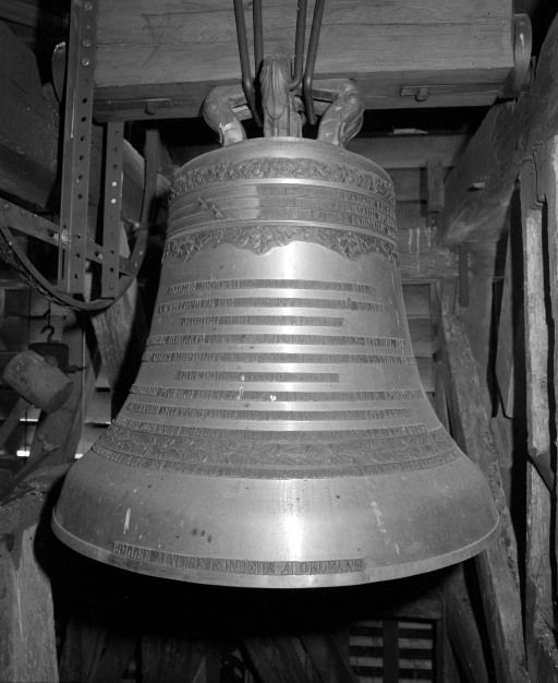 Cloche, vue d'ensemble. © Michel Rosso / Région Bourgogne-Franche-Comté, Inventaire du patrimoine - 2003