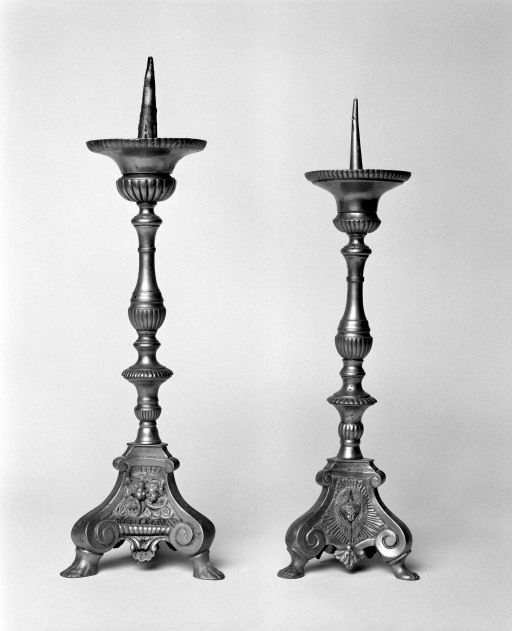 Chandeliers ornés de têtes d'angelots. © Michel Rosso / Région Bourgogne-Franche-Comté, Inventaire du patrimoine - 2003