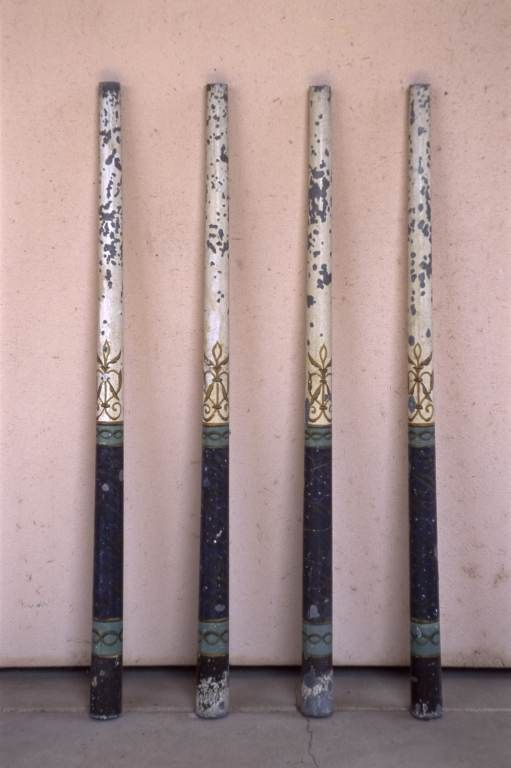 Cierges de procession en tôle peinte. © Michel Rosso / Région Bourgogne-Franche-Comté, Inventaire du patrimoine - 2003