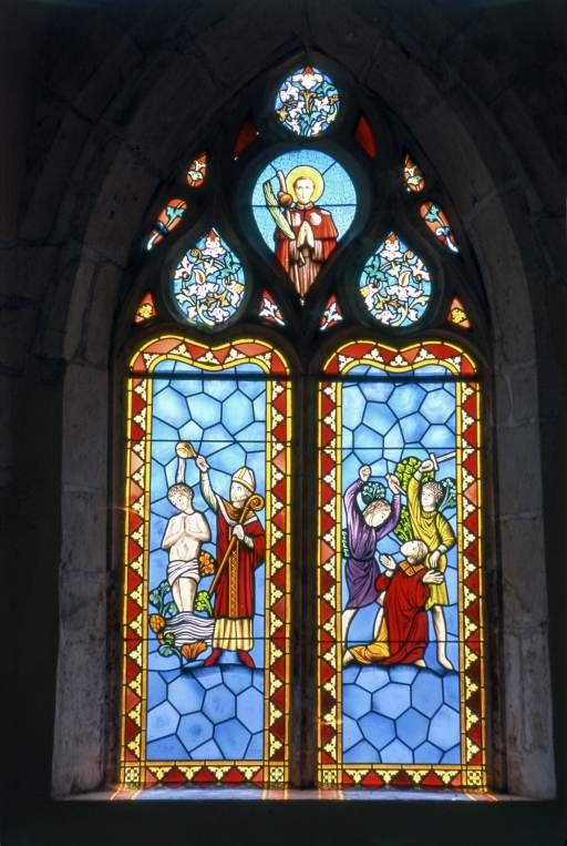 Vitrail du choeur : Baptême et martyre de saint Gervais de Chalon, au-dessus le saint en pélerin. © Michel Rosso / Région Bourgogne-Franche-Comté, Inventaire du patrimoine - 2003