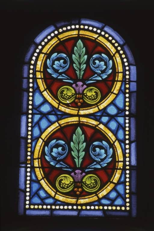 Vitrail décoratif de la nef. © Michel Rosso / Région Bourgogne-Franche-Comté, Inventaire du patrimoine - 2003