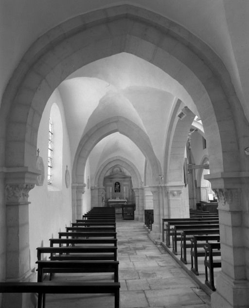 Bas-côté gauche, vue prise de la chapelle des fonts baptismaux. © Michel Rosso / Région Bourgogne-Franche-Comté, Inventaire du patrimoine - 2003