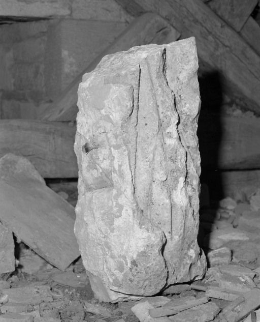 Fragment de statue : religieux © Michel Rosso / Région Bourgogne-Franche-Comté, Inventaire du patrimoine - 2003