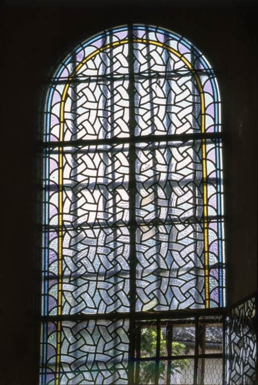 sacristie, baie 2 : décor de cercles entrelacés. © Michel Rosso / Région Bourgogne-Franche-Comté, Inventaire du patrimoine - 2003