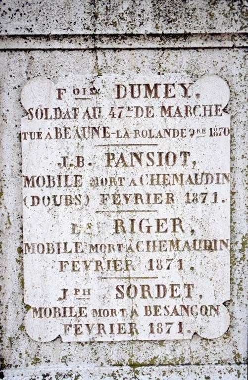 Inscription du piédestal. © Michel Rosso / Région Bourgogne-Franche-Comté, Inventaire du patrimoine - 2003