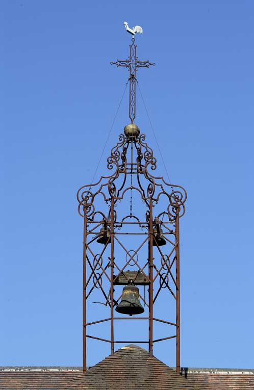 Aile droite : travée de la chapelle, campanile. © Michel Thierry / Région Bourgogne-Franche-Comté, Inventaire du patrimoine - 2004