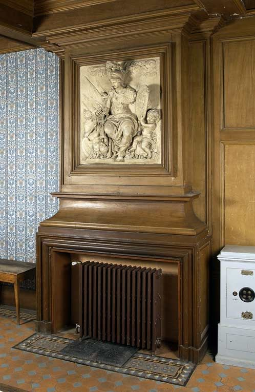 Ancien hôtel du gouverneur : salle dite chambre bleue, cheminée. © Michel Thierry / Région Bourgogne-Franche-Comté, Inventaire du patrimoine - 2004
