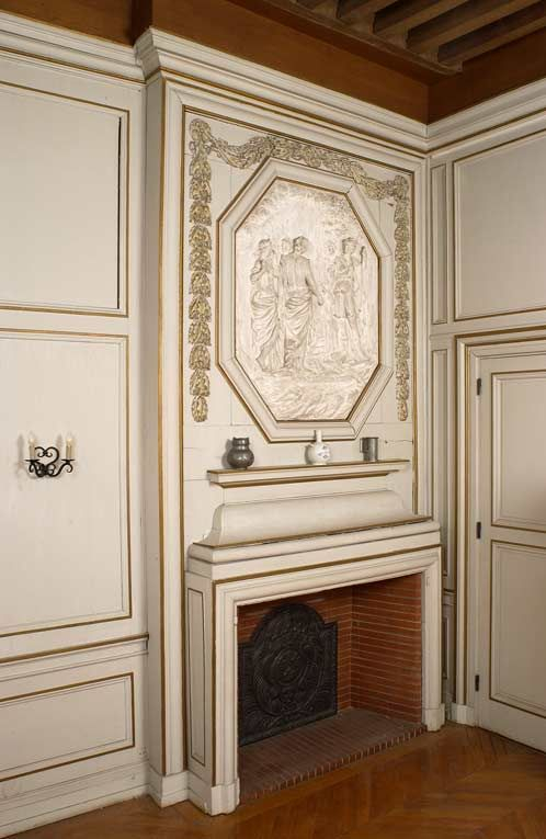 Ancien hôtel du gouverneur : pièce actuellement appelée bureau, cheminée. © Michel Thierry / Région Bourgogne-Franche-Comté, Inventaire du patrimoine - 2004