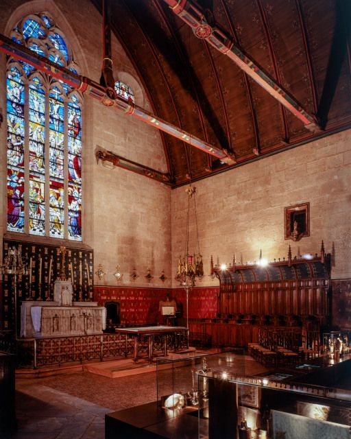 Grande chambre des Pauvres : chapelle (murs postérieur et droit). © Michel Rosso / Région Bourgogne-Franche-Comté, Inventaire du patrimoine - 2004