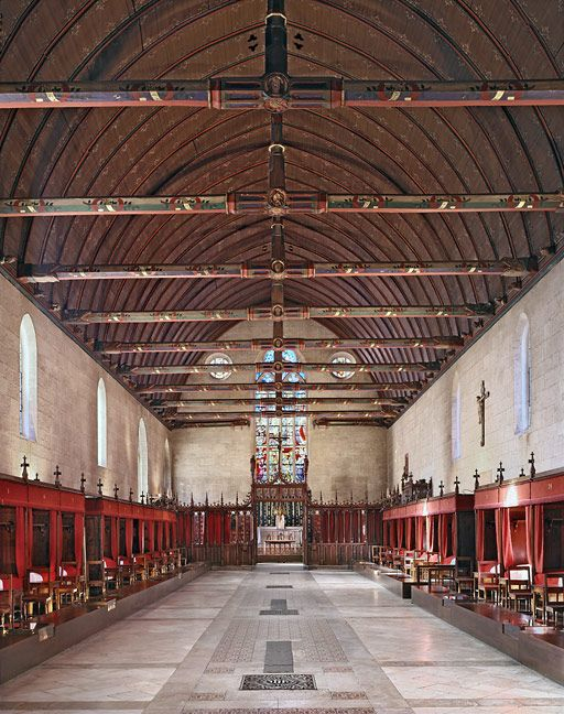 Grande chambre des Pauvres : vue axiale depuis l'entrée. © Michel Rosso / Région Bourgogne-Franche-Comté, Inventaire du patrimoine - 2004