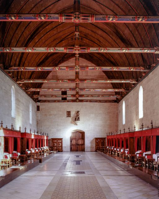 Grande chambre des Pauvres (vue depuis la chapelle). © Michel Rosso / Région Bourgogne-Franche-Comté, Inventaire du patrimoine - 2004