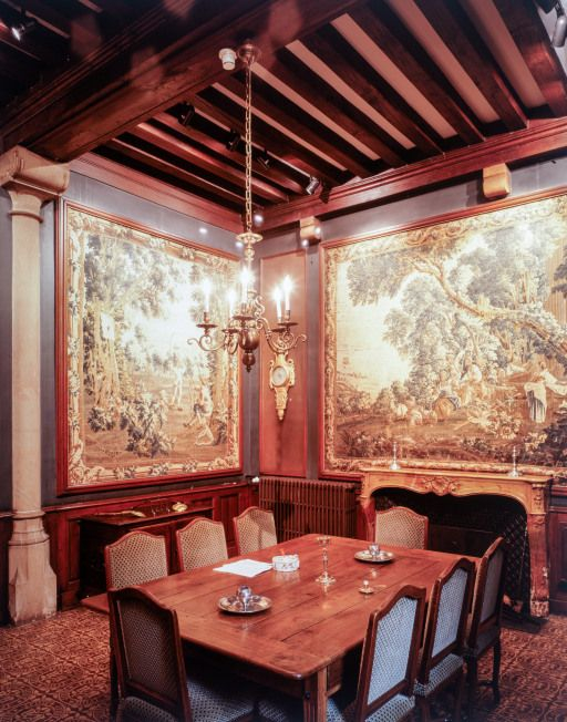 Salle de réunion du conseil d'administration : vue d'ensemble. © Michel Rosso / Région Bourgogne-Franche-Comté, Inventaire du patrimoine - 2004