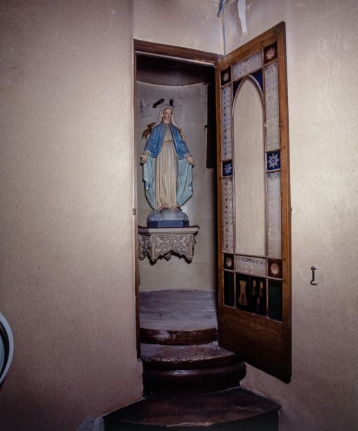 Dortoir des soeurs : oratoire aménagé au XIXe siècle dans la tourelle d'angle qui surplombe la grande chambre des Pauvres et servait de poste de surveillance. © Jean-Luc Duthu / Région Bourgogne-Franche-Comté, Inventaire du patrimoine - 2004