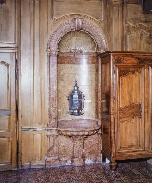 Réfectoire des soeurs : détail, fontaine. © Jean-Luc Duthu / Région Bourgogne-Franche-Comté, Inventaire du patrimoine - 2004