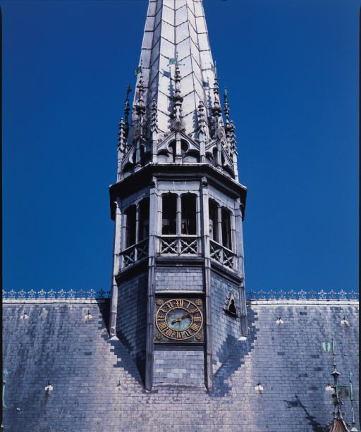 Grand corps de bâtiment : base de la flèche. © Michel Rosso / Région Bourgogne-Franche-Comté, Inventaire du patrimoine - 2004