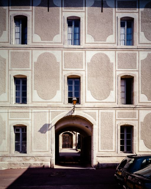 Bâtiment dit des greniers : élévation sur la 3e cour (détail). © Michel Rosso / Région Bourgogne-Franche-Comté, Inventaire du patrimoine - 2004