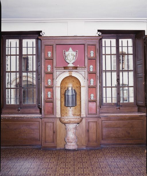 Pharmacie : fontaine. © Jean-Luc Duthu / Région Bourgogne-Franche-Comté, Inventaire du patrimoine - 2004