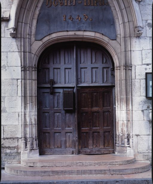 Porte d'entrée. © Michel Rosso / Région Bourgogne-Franche-Comté, Inventaire du patrimoine - 2004