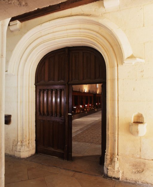 Vestibule d'entrée : porte d'entrée de la grande chambre des Pauvres. © Jean-Luc Duthu / Région Bourgogne-Franche-Comté, Inventaire du patrimoine - 2004