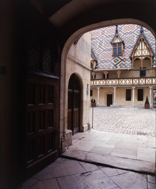 Extrémité du vestibule d'entrée, côté cour. © Jean-Luc Duthu / Région Bourgogne-Franche-Comté, Inventaire du patrimoine - 2004