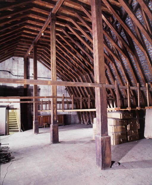 Grand corps de bâtiment : charpente du comble (au-dessus du dortoir des soeurs). © Michel Rosso / Région Bourgogne-Franche-Comté, Inventaire du patrimoine - 2004