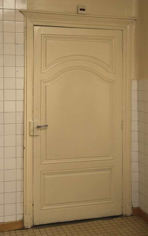 Porte dans les cuisines. © Michel Thierry / Région Bourgogne-Franche-Comté, Inventaire du patrimoine - 2004