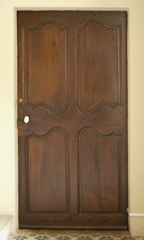 Porte de l'apothicairerie dans le vestibule. © Michel Thierry / Région Bourgogne-Franche-Comté, Inventaire du patrimoine - 2004