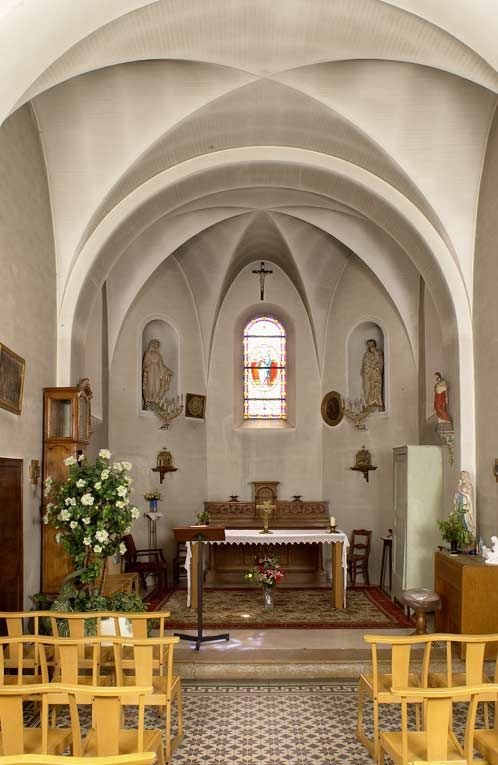 Chapelle : vue intérieure depuis l'entrée. © Michel Thierry / Région Bourgogne-Franche-Comté, Inventaire du patrimoine - 2004