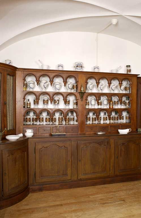 Apothicairerie : façade centrale. © Michel Thierry / Région Bourgogne-Franche-Comté, Inventaire du patrimoine - 2004