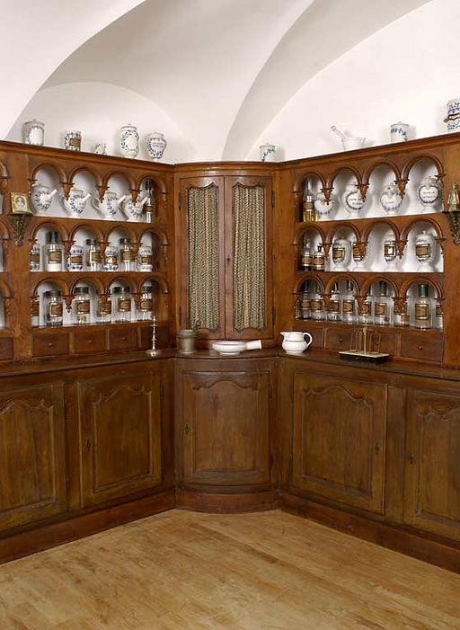 Apothicairerie : angle gauche. © Michel Thierry / Région Bourgogne-Franche-Comté, Inventaire du patrimoine - 2004